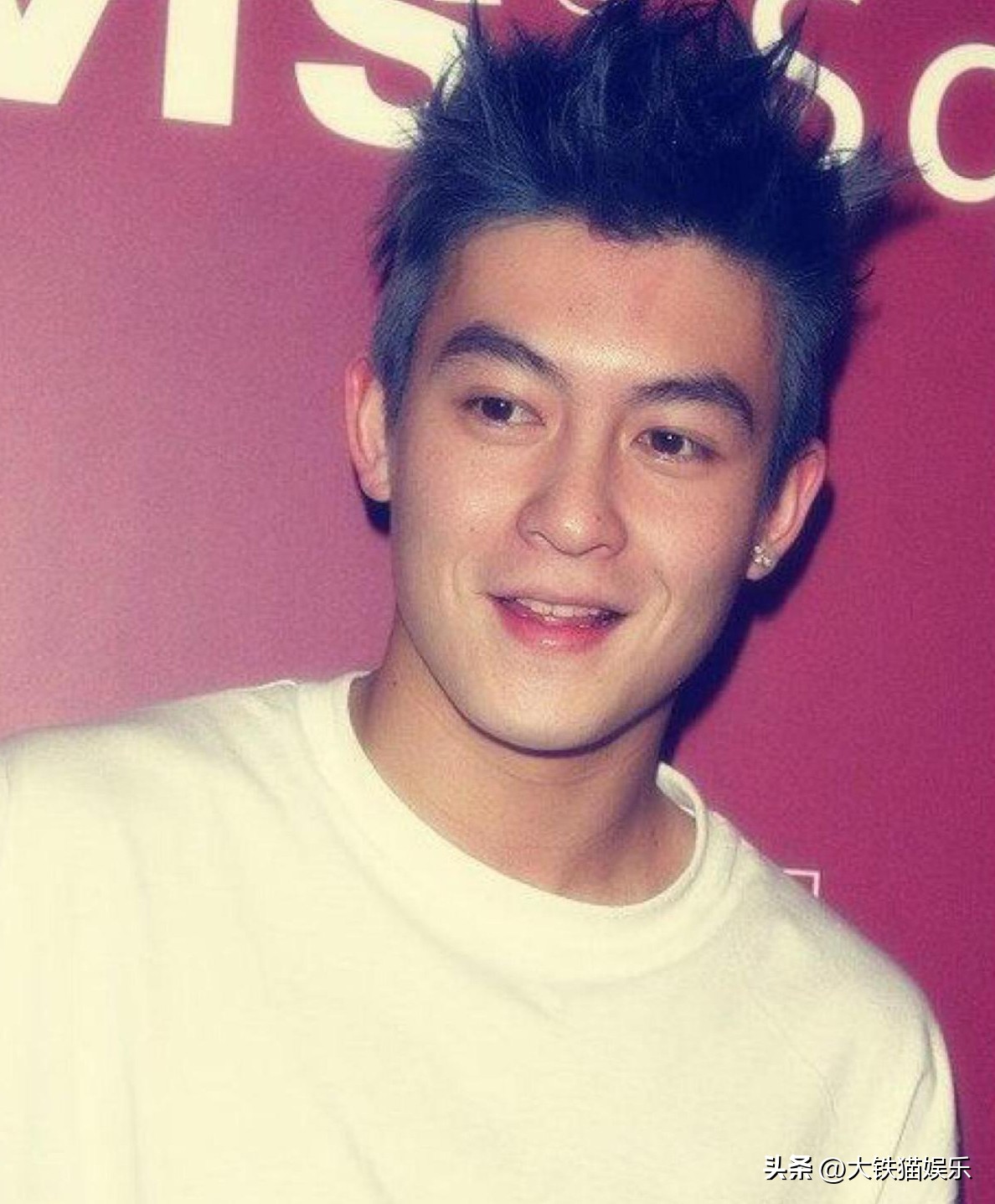 长得显老有多吃亏？这4对明星，年龄不相上下，看脸却像差了辈分