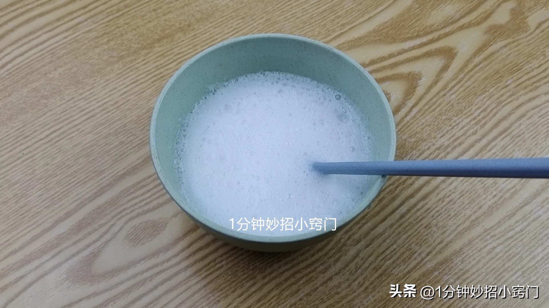 只需一个口罩就能清洗油烟机,口罩清洁油烟机