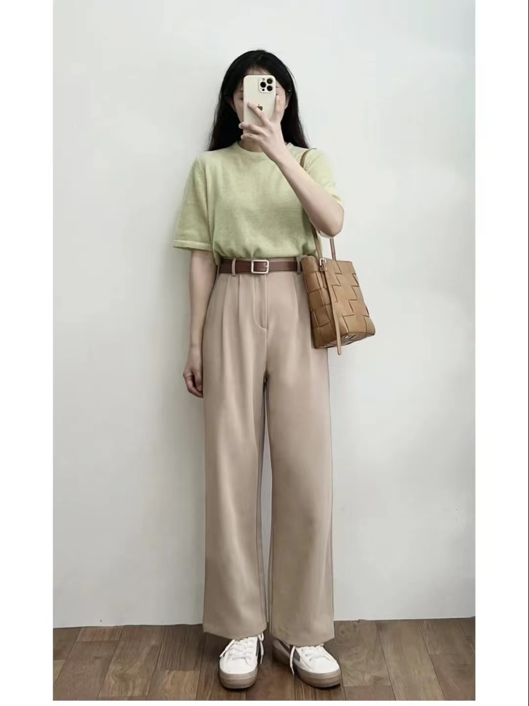 蓝色西装配卡其色裤子男,卡其色西装配什么裤子好看