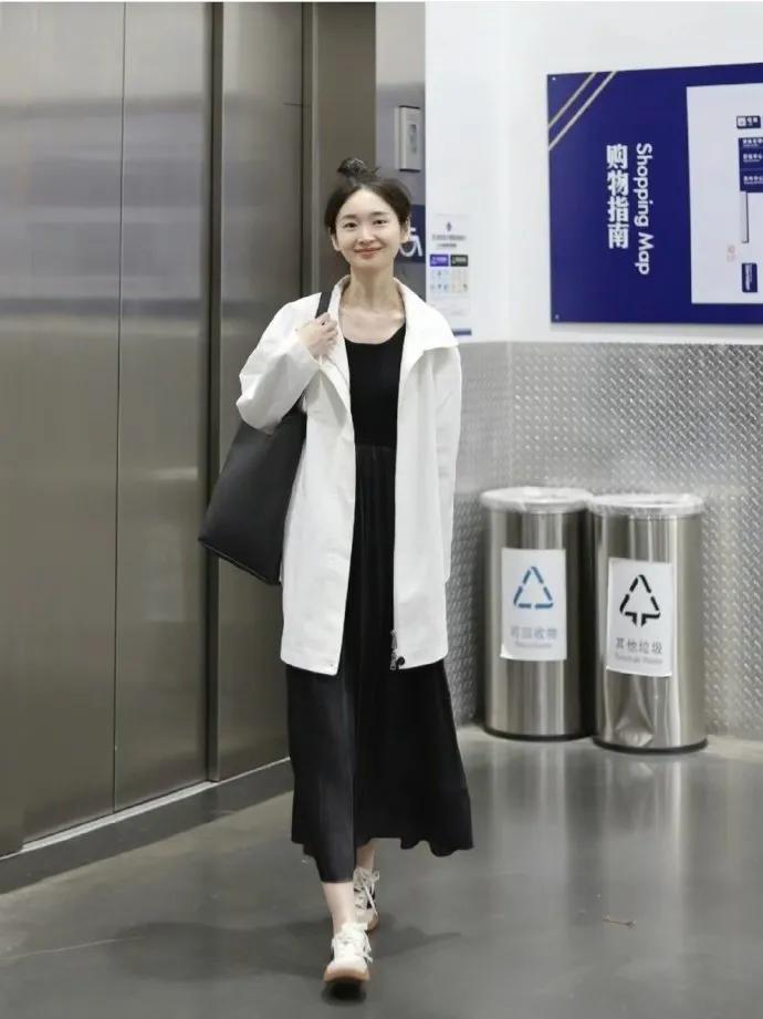 温婉娴静女生,优雅少女风景画