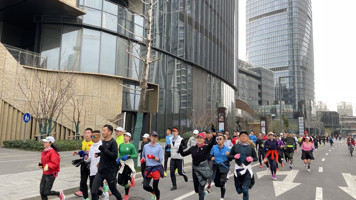 跑步路线画出一只“兔”！100多位宁波跑友迎新开跑