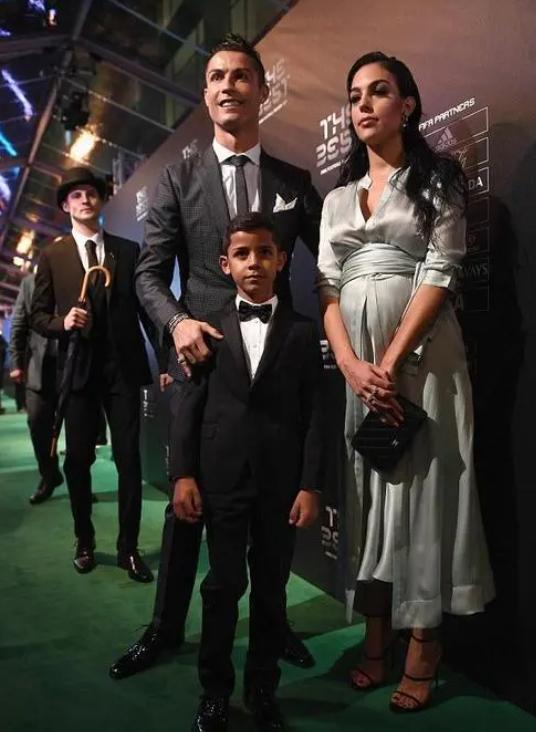 c罗12岁的视频,c罗12岁足球视频