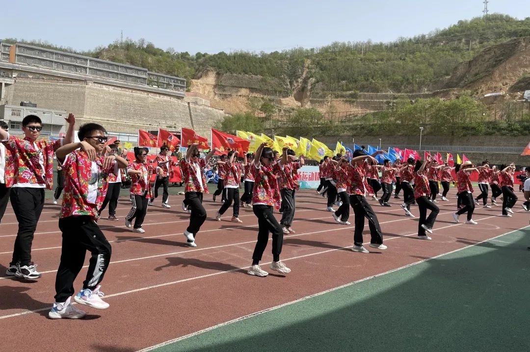 炽烈争锋看我四中宝塔高级中学第三十九届春季田径运动会开幕式