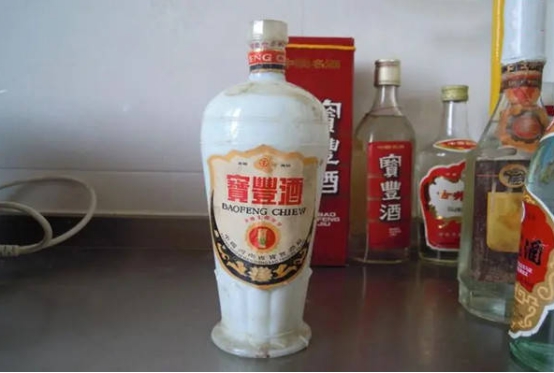 红星二锅头的仿冒品,红星二锅头造假窝点