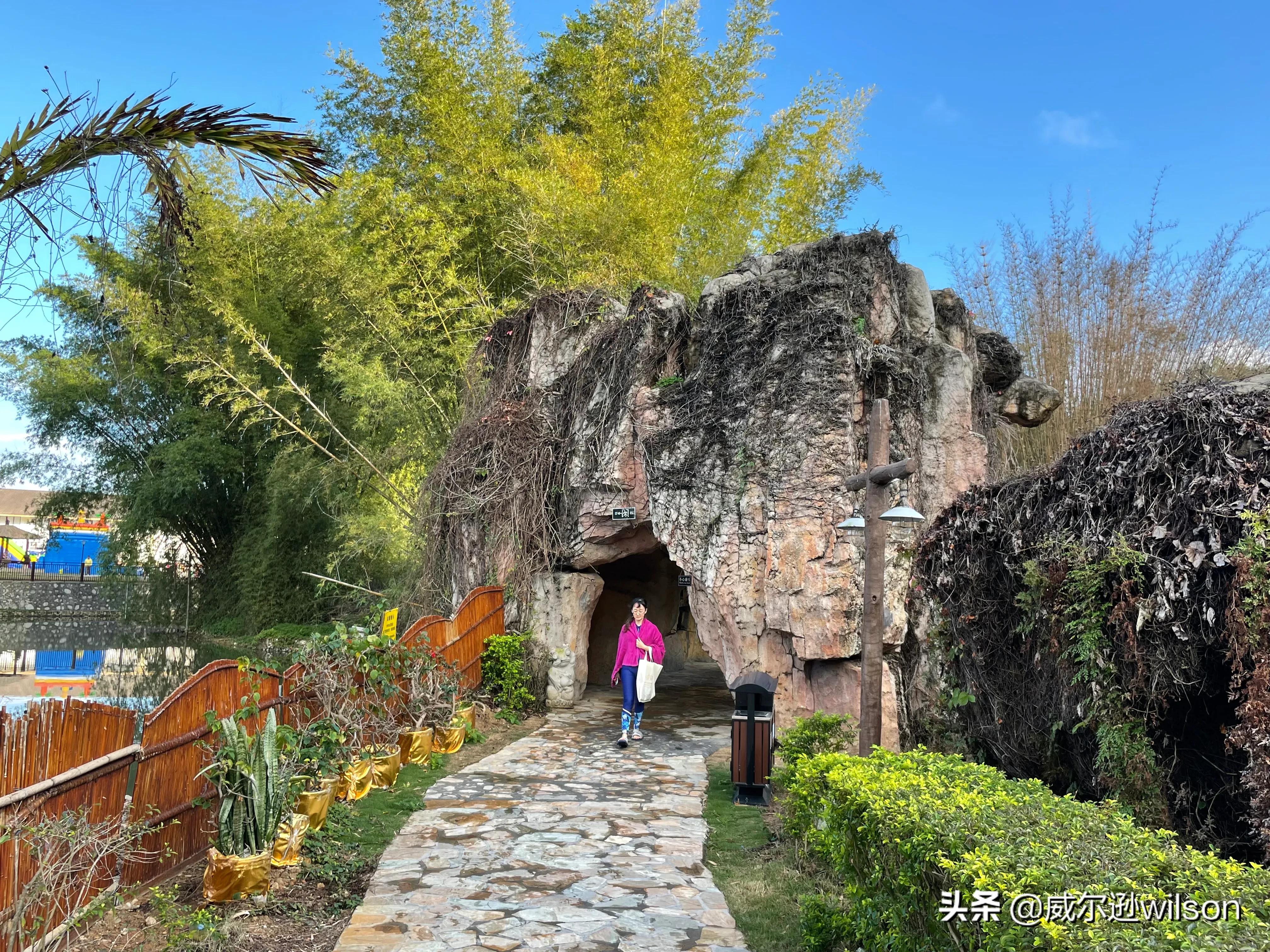 河源市御临门温泉度假村,广东河源出名的硫磺温泉