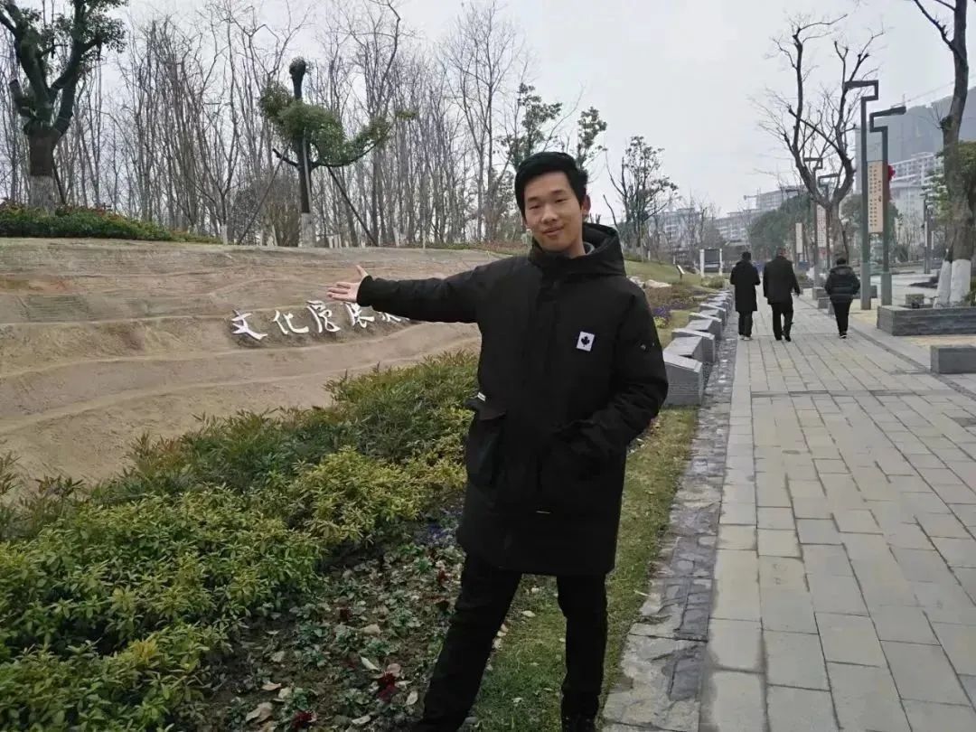 致三十周岁的宝贝儿子李淑华（江苏）《浪子情怀》诗歌集