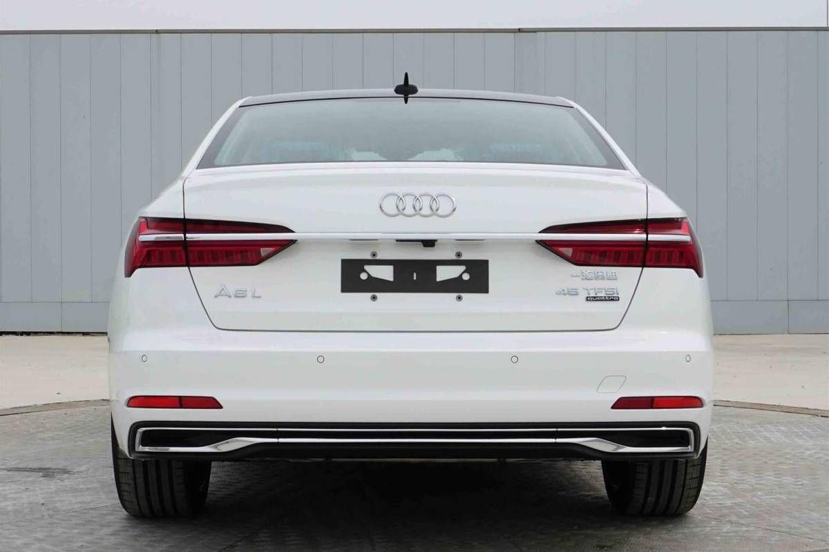 外观更加年轻新款奥迪a6l实车曝光,奥迪下一代燃油版a6l