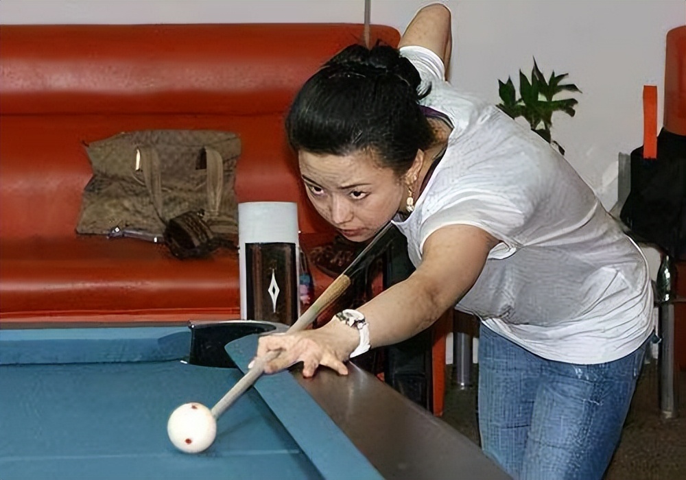 九球天后潘晓婷个人简历,38岁九球天后潘晓婷颜值惊艳全球