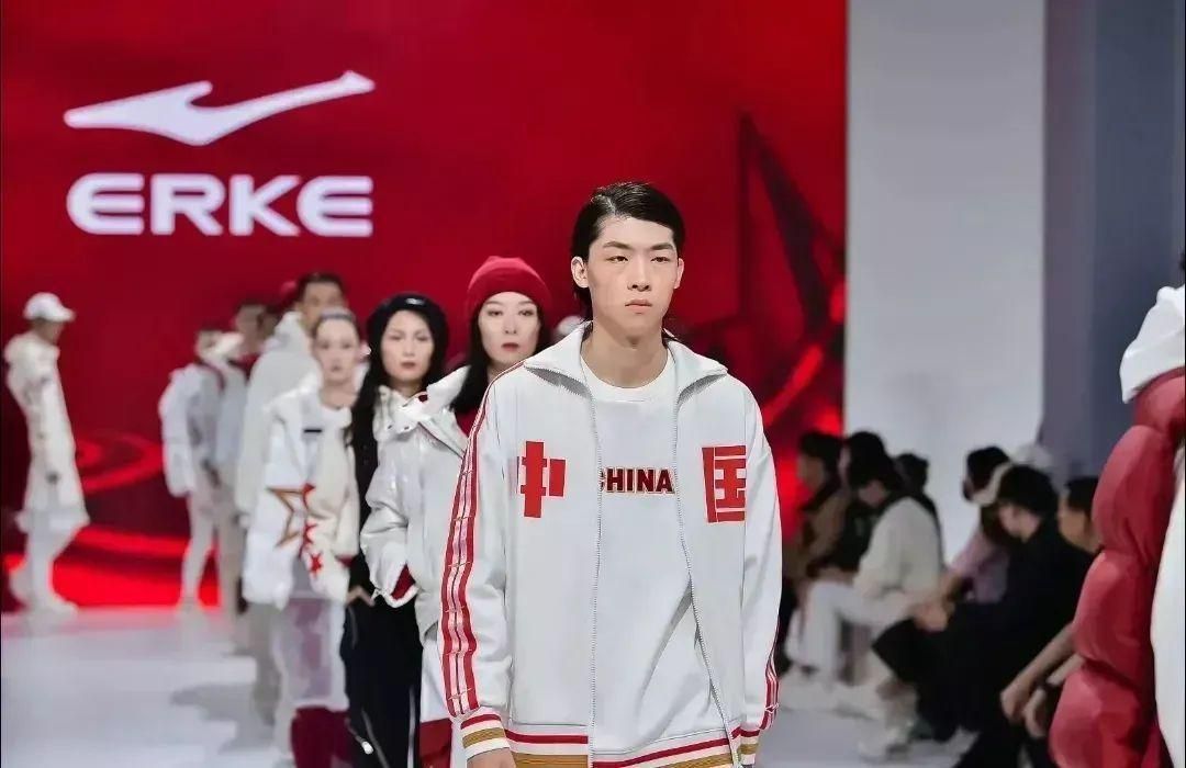 富人穿李宁，穷人鸿星尔克，国产运动品牌也这么“卷”了吗？