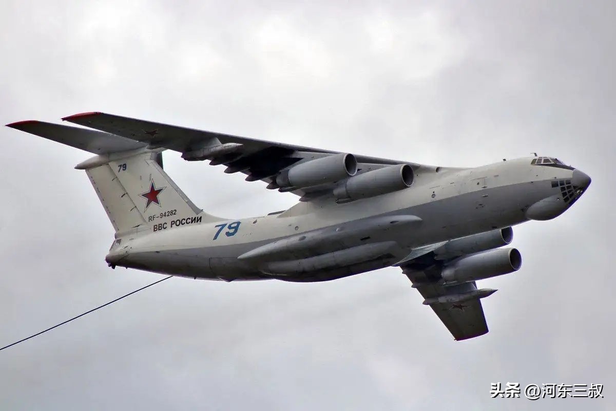 伊尔76民用运输机,伊尔76运20起飞