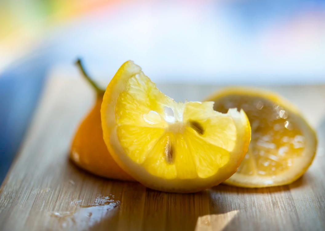 大姨妈流在床单上的血渍怎么去除,陈年血渍在床单上怎么去除