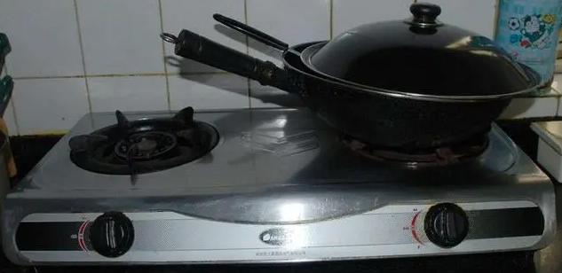 煤气灶有个小机关只需动一动,燃气灶上的小机关在哪里