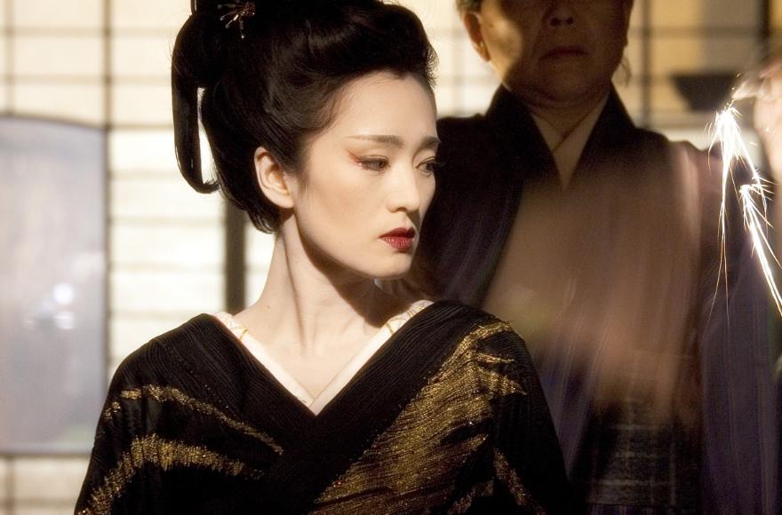 巩俐第几次陪同法国总统访华,巩俐随同法国总统访华视频