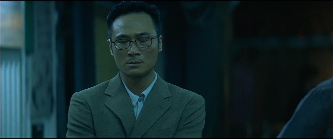 摘皇家*徽警**，无误差手表，放5次烟花，8部细节拉满的回归题材电影