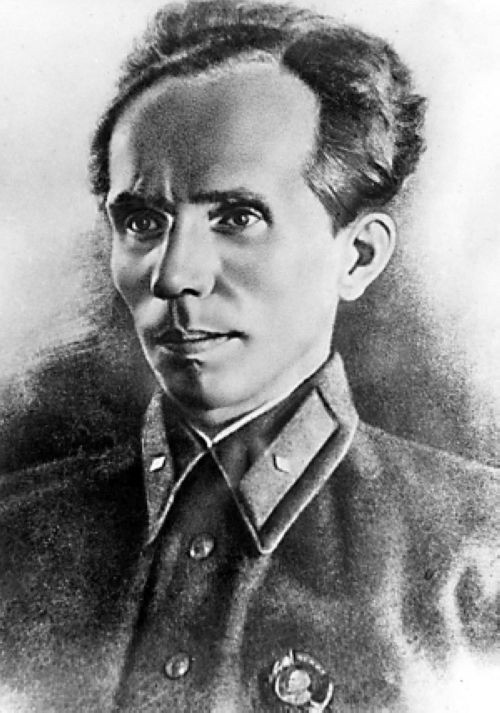 《钢铁是怎样炼成的》冬妮娅独立自由，为何保尔坚持认为她庸俗？