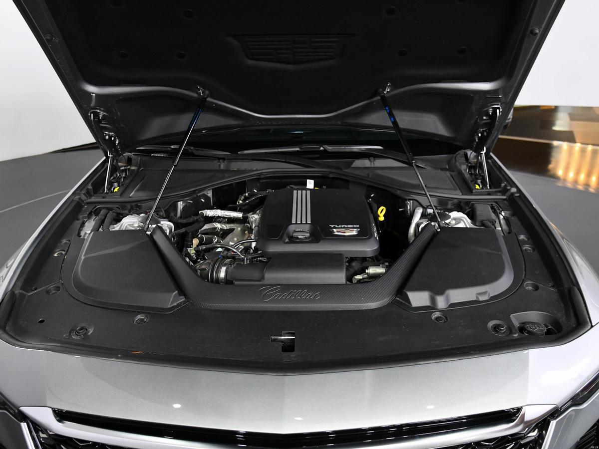 低调又高级的轿车,低调而又豪华的年轻轿车