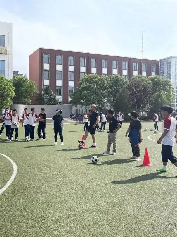 体验足球的乐趣,西班牙文化体验