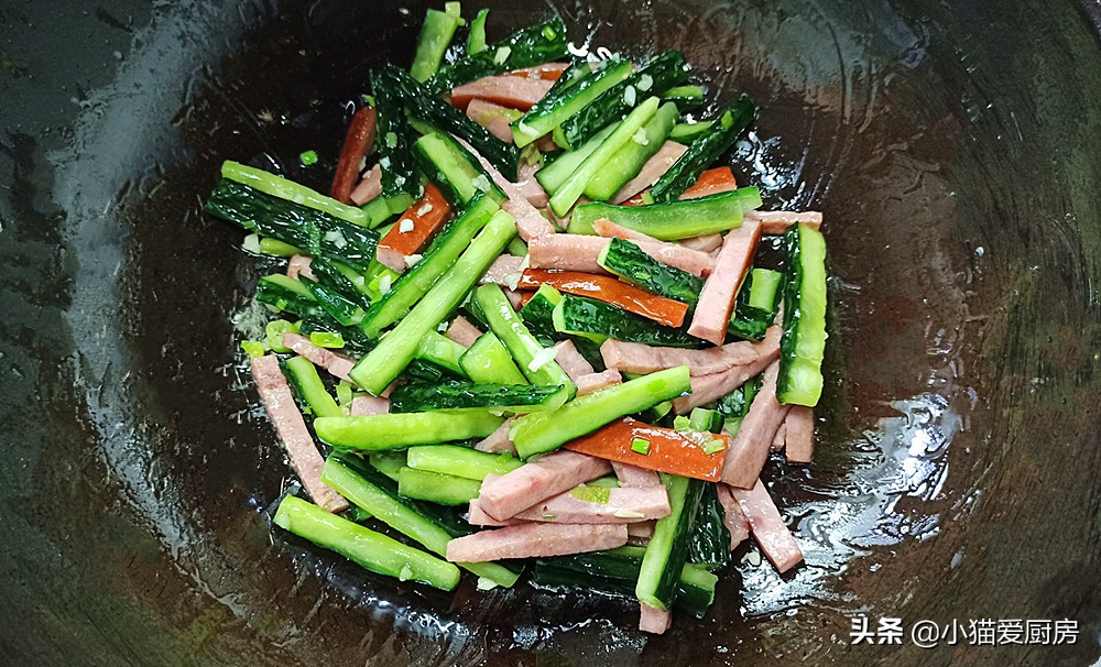 酸甜开胃微辣水果黄瓜,黄瓜怎么炒才好吃又下饭