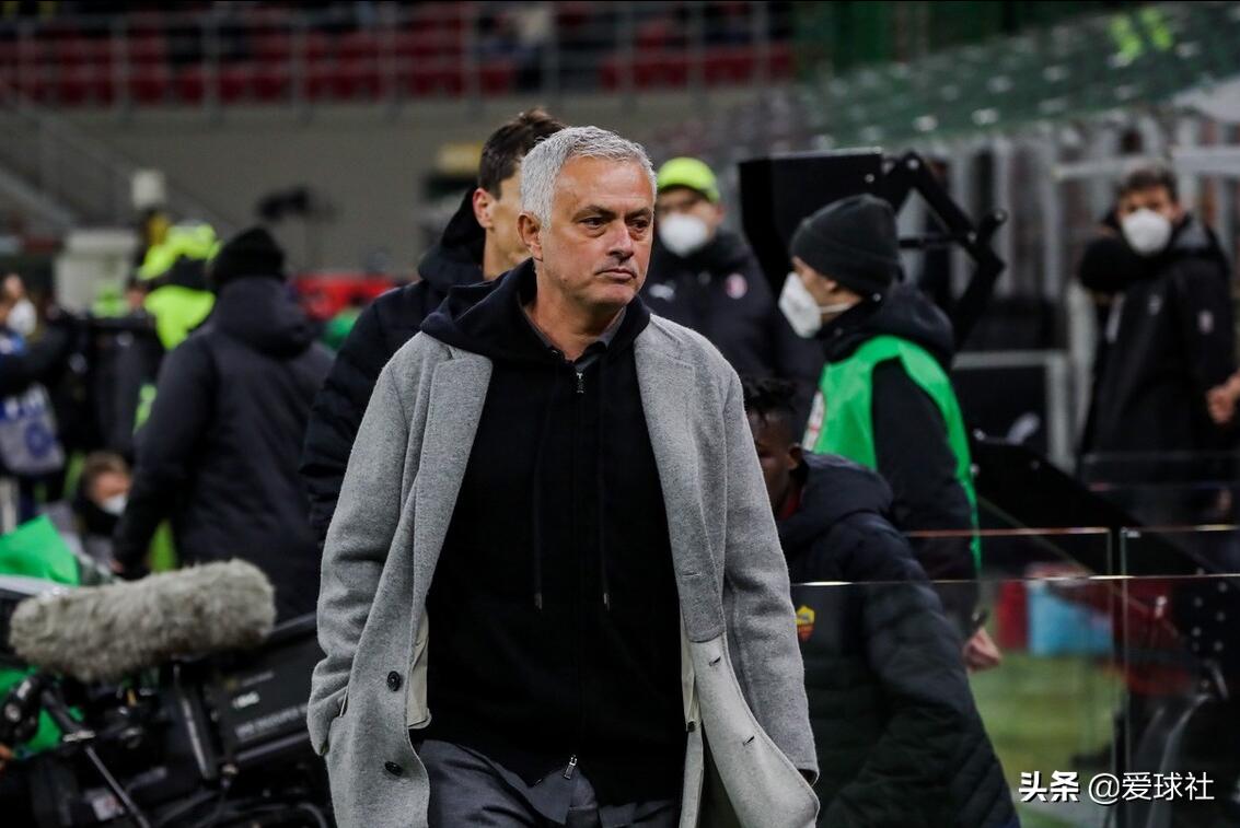 罗马夺冠穆里尼奥被抛起,罗马被黑点球