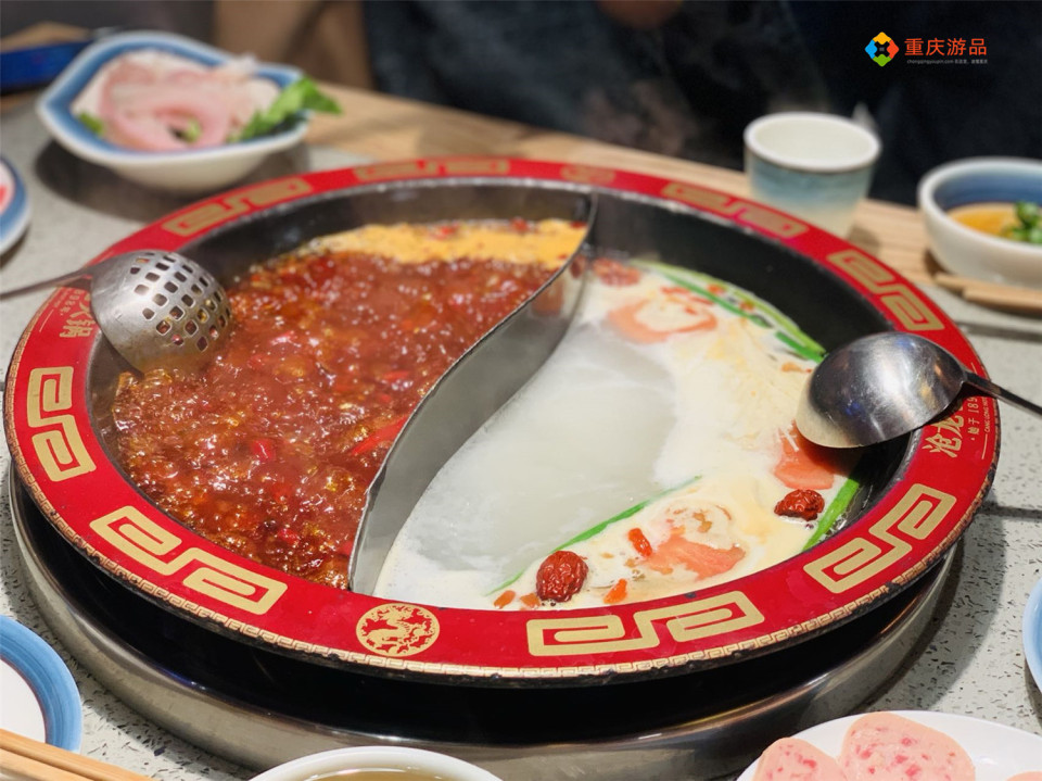 为什么重庆火锅那么多油,重庆火锅是老油好吃还是新油好吃