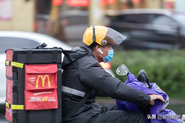 超8400万人“沦为”外卖员、快递员：这意味着3大危机才刚开始！