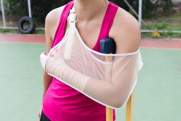 骨折后吃什么药更有利于骨折愈合,骨折术后70天弯曲不到位怎么修复