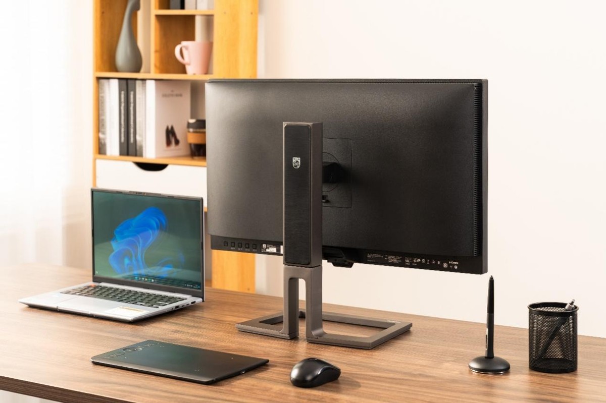 27寸飞利浦显示器测评,量子点LEDMINILED对比