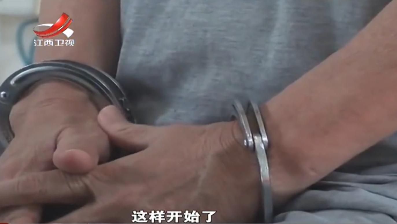 小伙晒海量现金引出大案,男子在家藏160万元现金