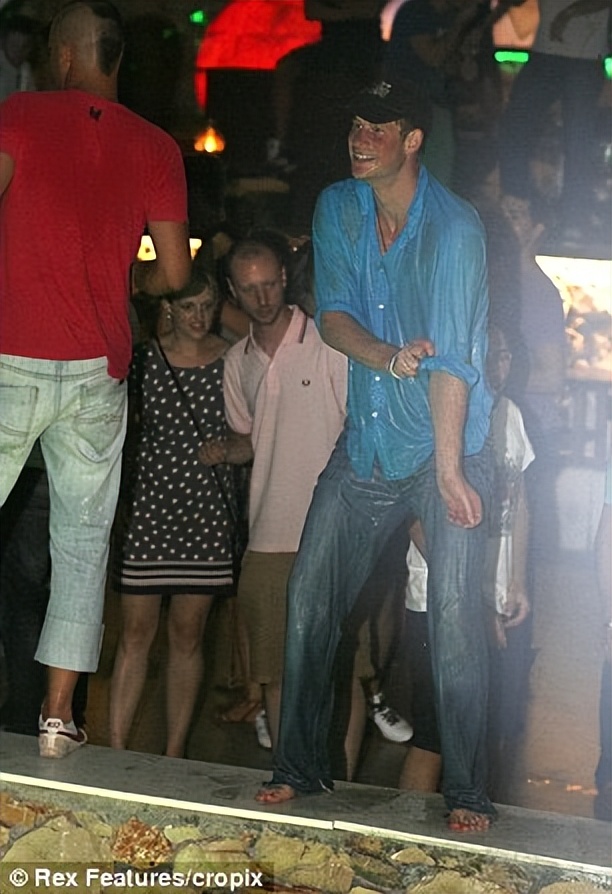 凯特参加威廉婚礼照片,凯特威廉甜蜜瞬间