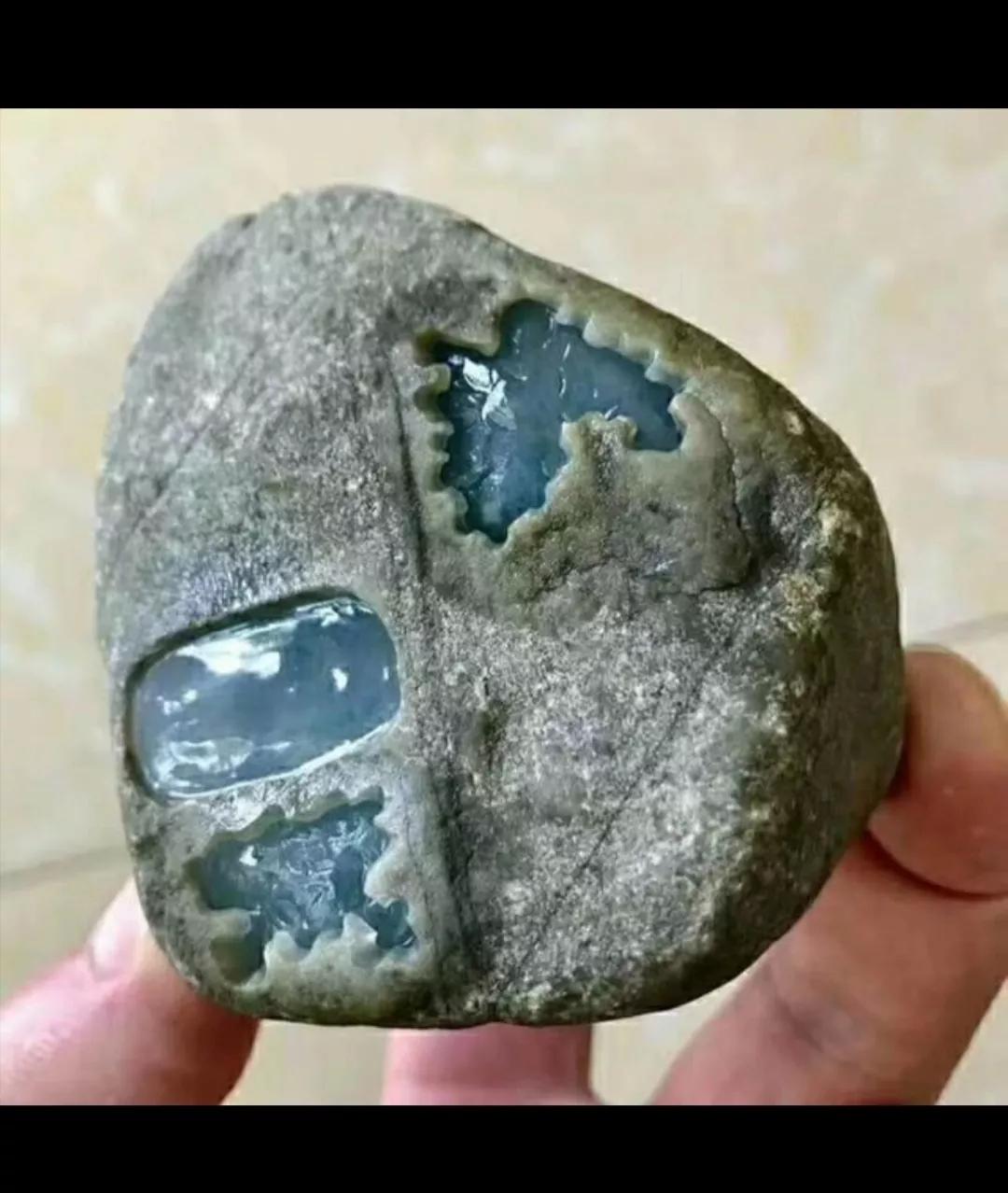 和翡翠相似的材料,跟紫罗兰翡翠很相似的玉有哪些