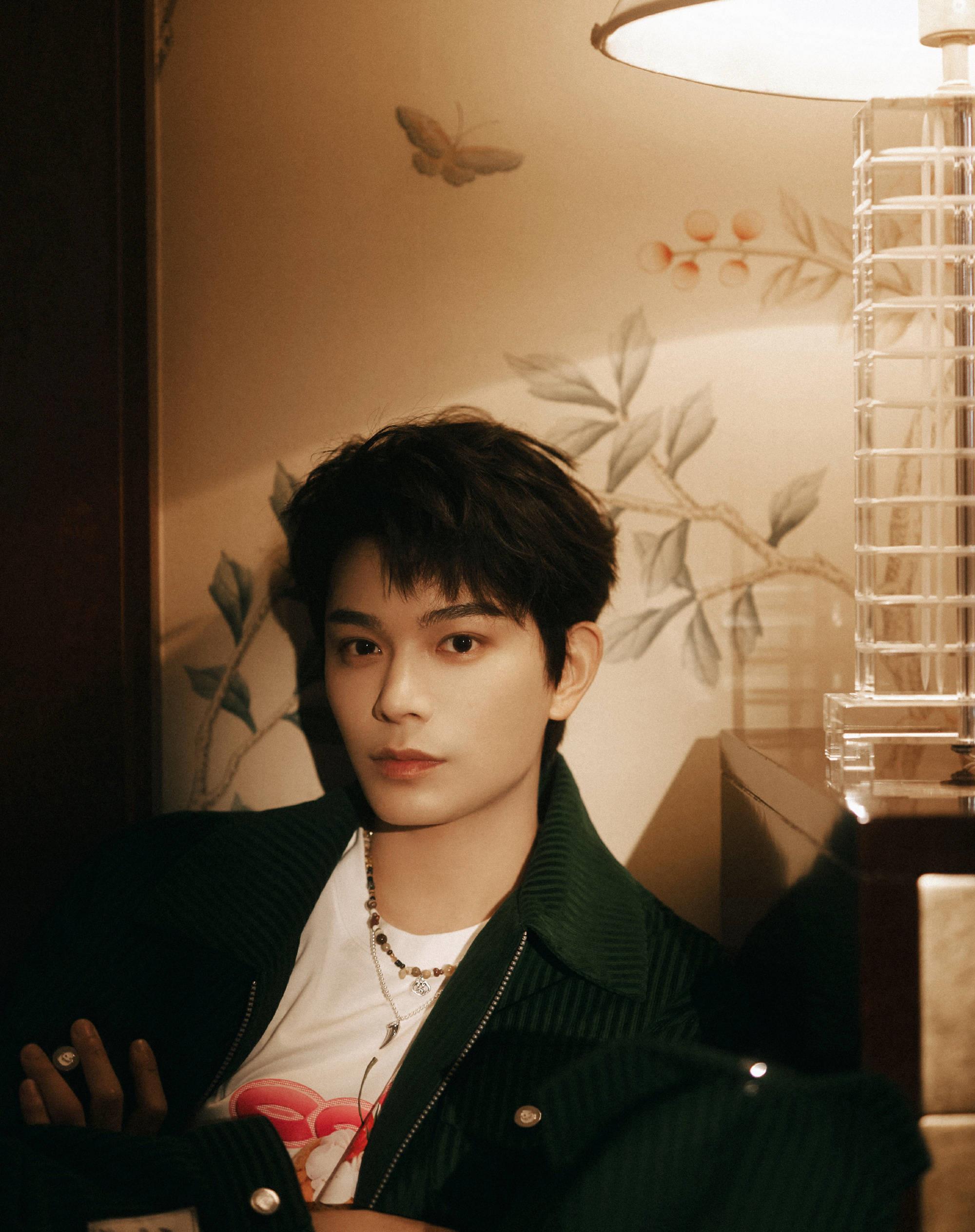 月度最in*服私**：翩翩男妲己胸残质子团，爆剧外的男*诱色**惑最致命！