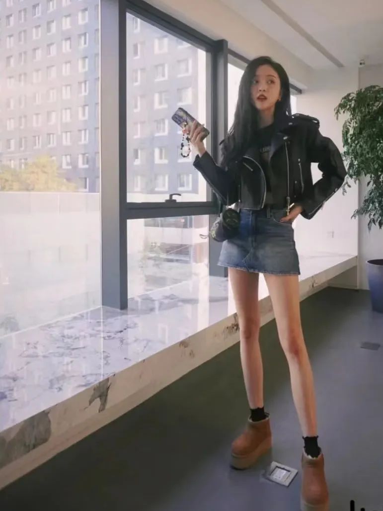 抢断货！这双丑鞋火成热门单品？！网友：又是看不懂的时尚…