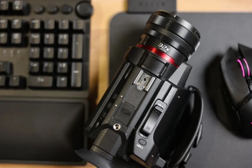 电动变焦镜头优缺点,目前最强长焦镜头相机