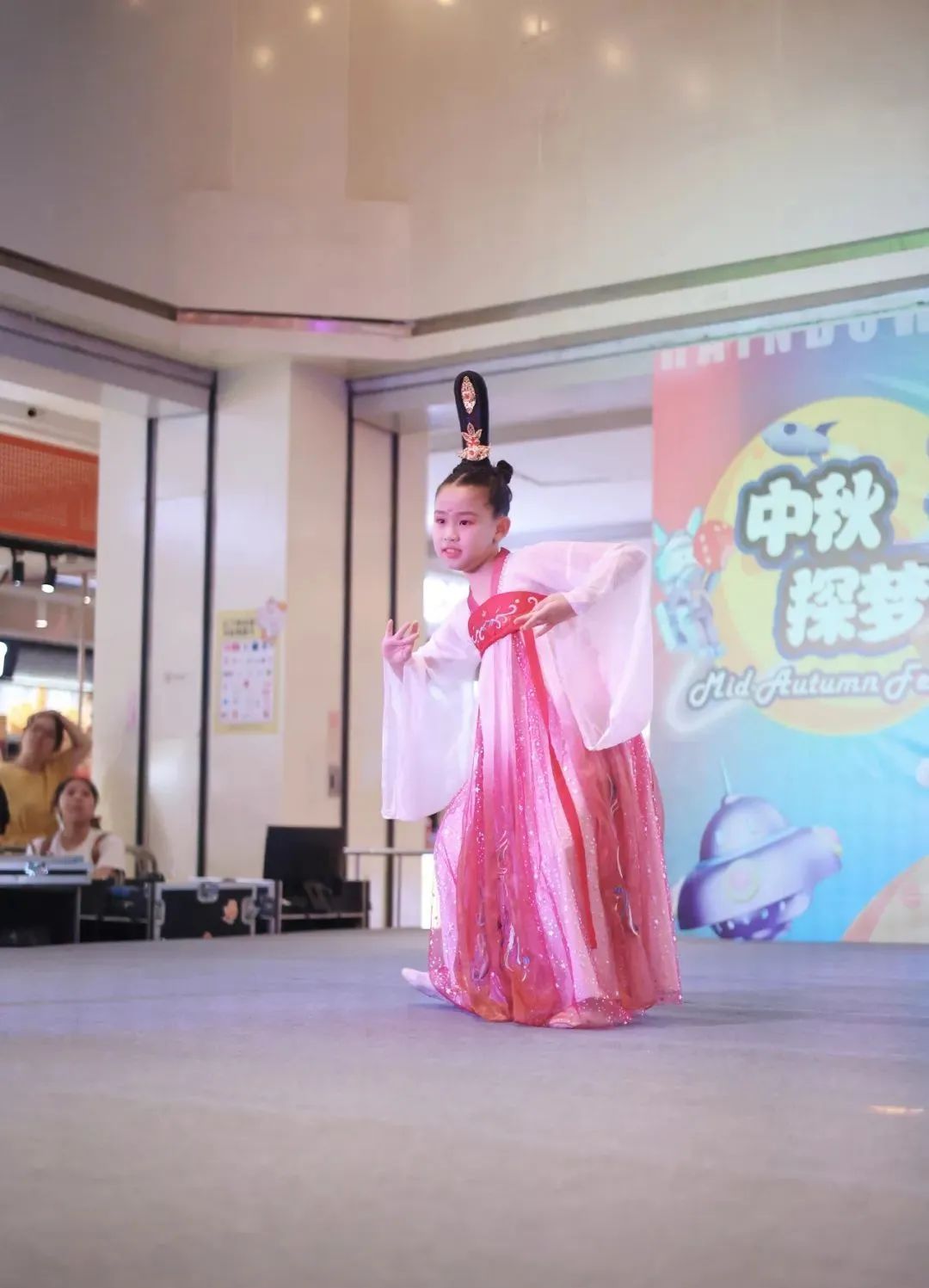 舞蹈表演培训推荐哪家,舞蹈机构还是舞蹈学校