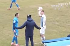 男足比赛场面,男足笑死对手