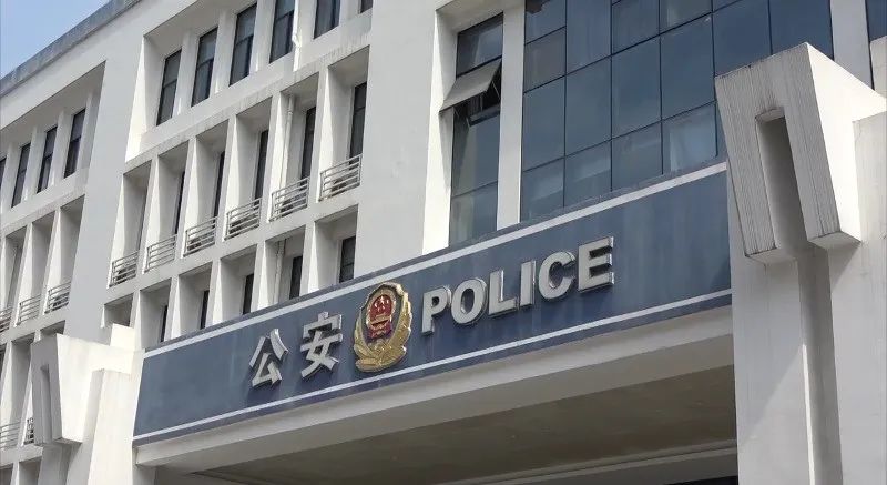 男子冒充一级消防长被拘,一级消防长走红网络却被拘了
