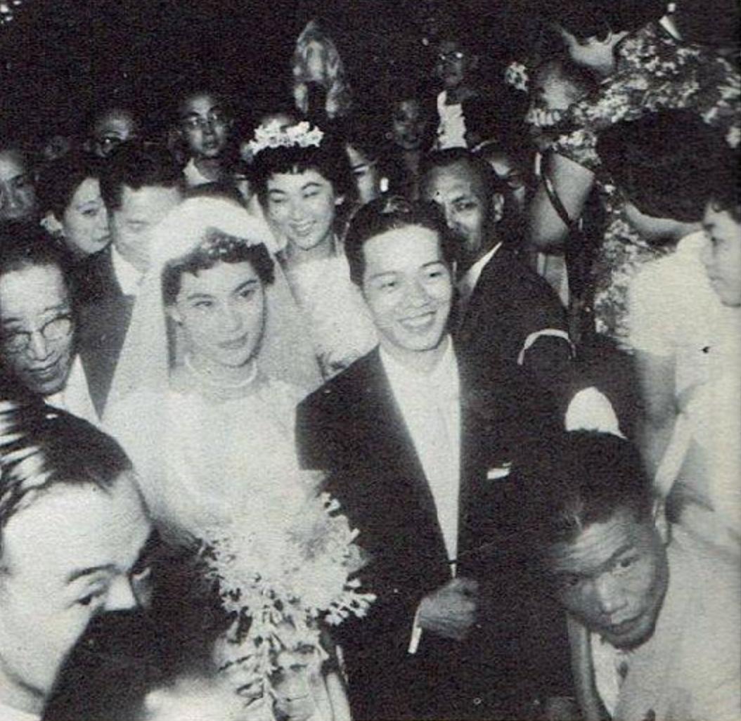 恋人妻、追青霞、混黑道、建豪宅，“武侠片之父”的江湖往事……