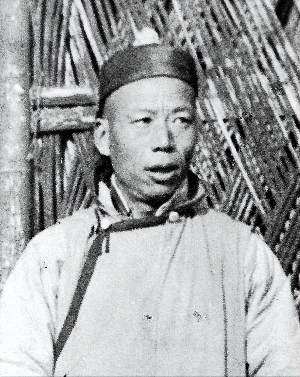 1989年，专家清理霍元甲尸骨时，意外发现霍元甲的真正死因