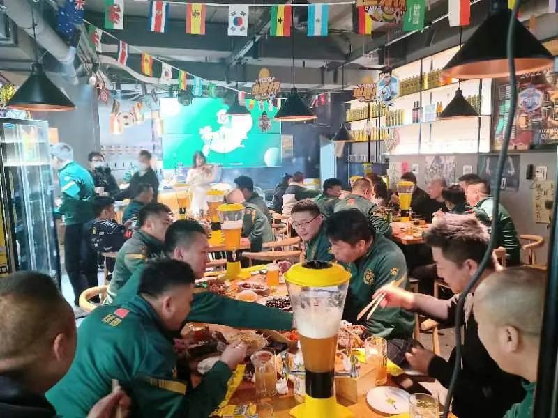 辽沈公益餐饮足球俱乐部举办新年联欢晚会