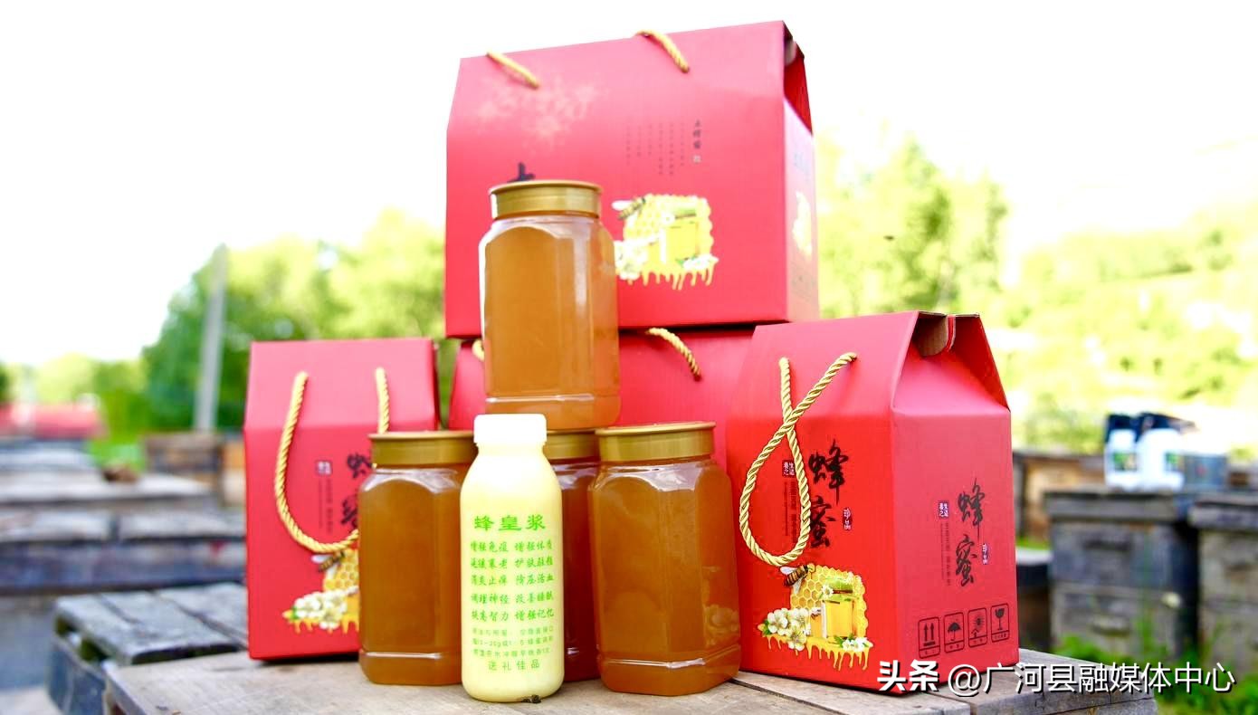 80后养蜂夫妻的日常生活,80后养蜂人的视频