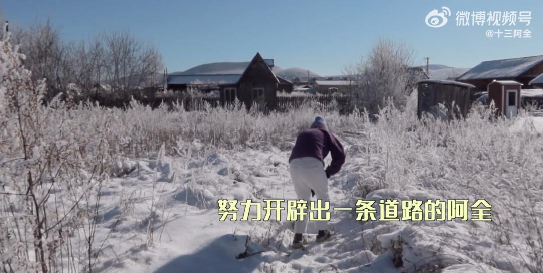 90后夫妻生4胞胎小伙卖房凑50万,90后夫妻卖500万房到内蒙古当农民