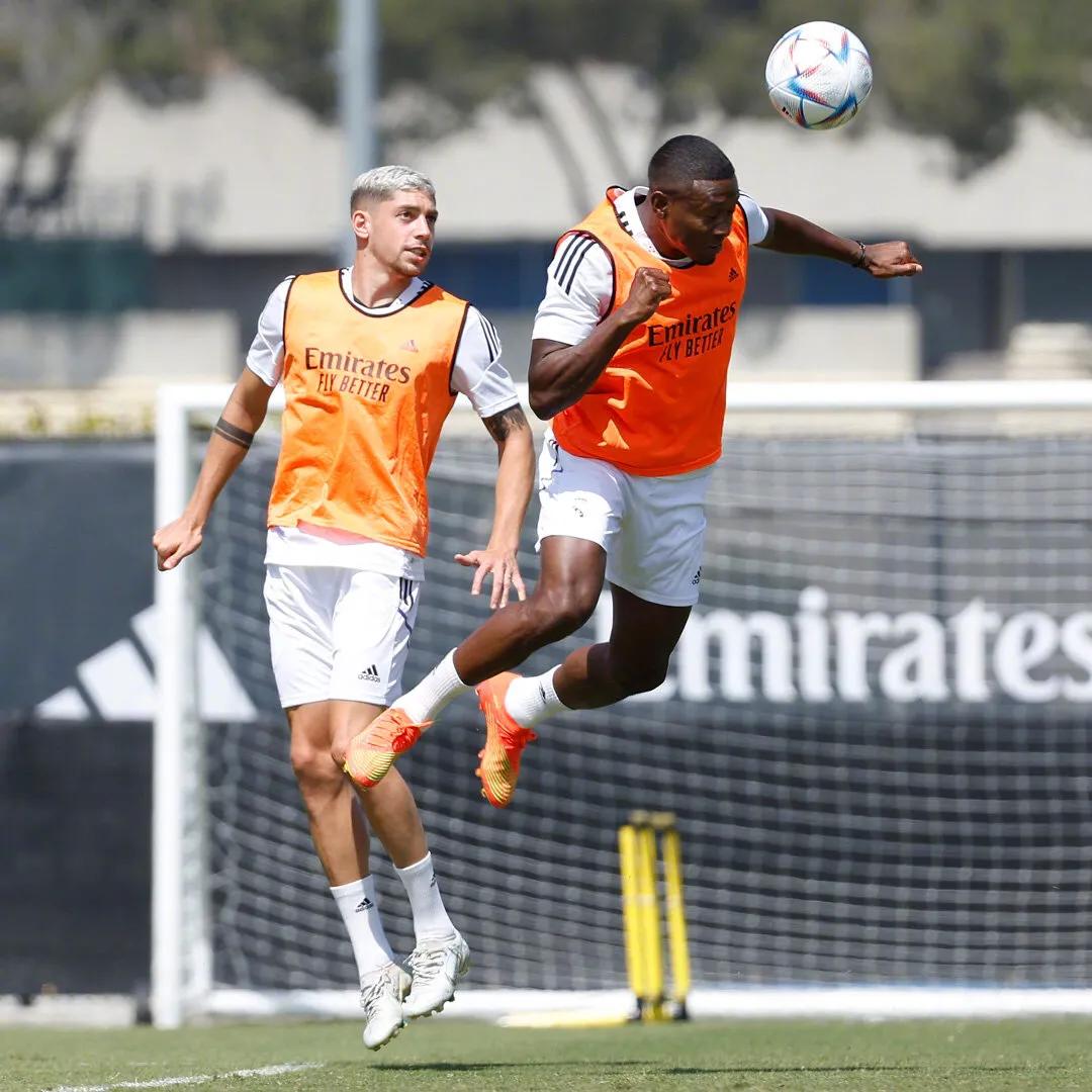 皇家马德里人打足球比赛,皇家马德里和巴塞罗那的国家德比