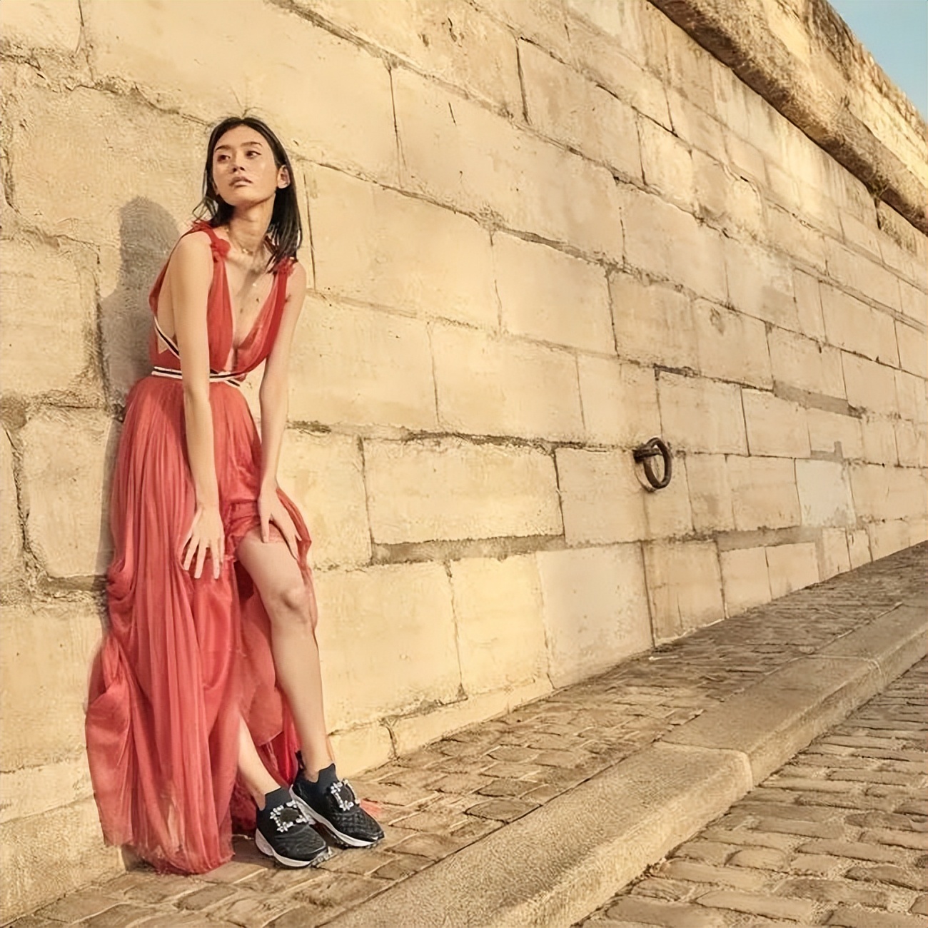 奚梦瑶谈摔倒事件视频,超模奚梦瑶摔倒的看法