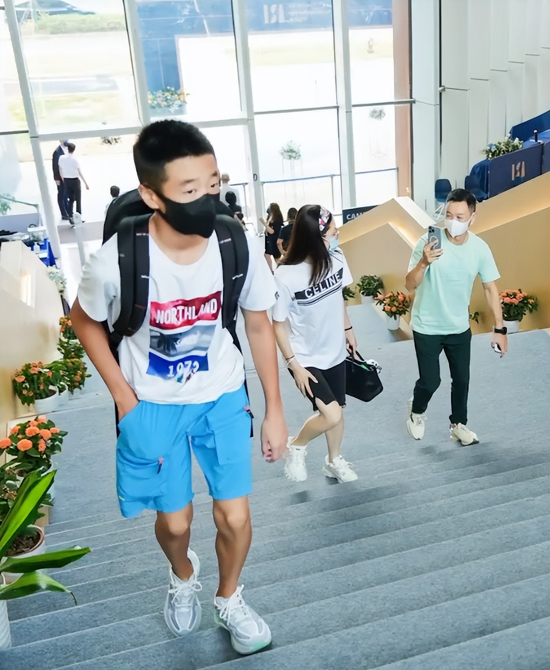 明星小孩上学学费,明星孩子上学的学费不敢想象