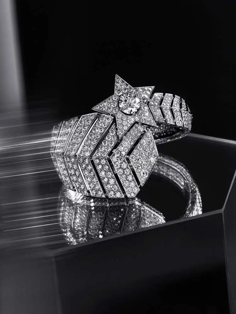 朋友圈被神舟回家刷屏？马上带你一起去看珠宝界的“星辰大海”