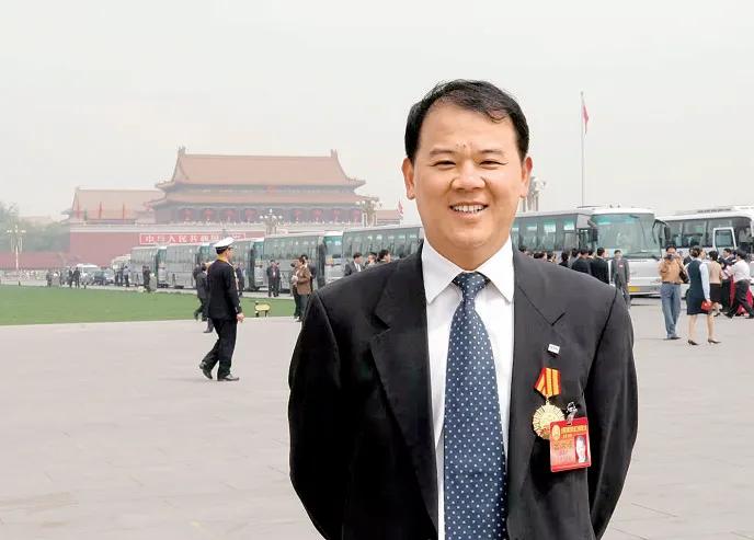 14岁卖冰棍，22岁成百万富翁！这个温州人如今叱咤上海