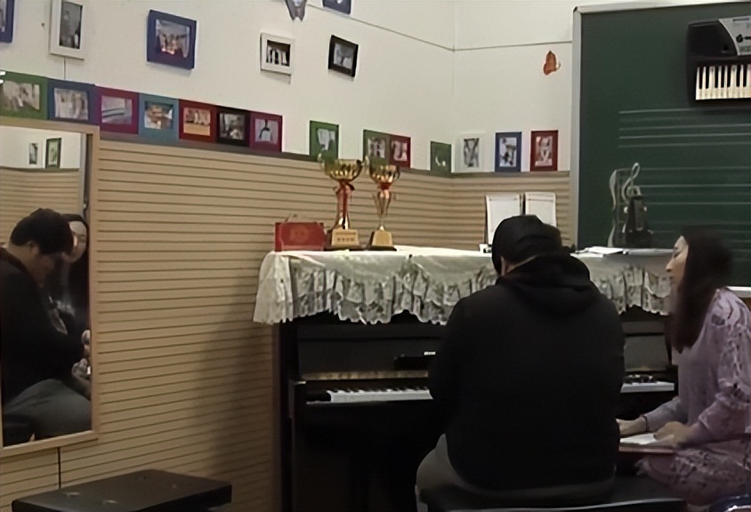 10年沈阳500斤小伙被医生“判死刑”，母亲不离不弃让他多活七年