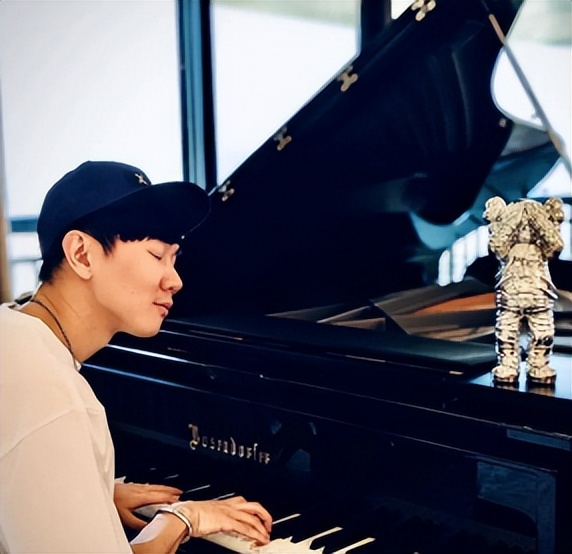 林俊杰喜欢田馥甄还是金莎,音乐才子林俊杰和田馥甄