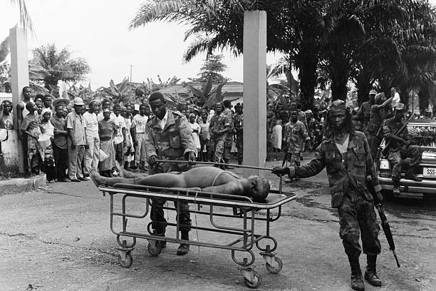 利比里亚前总统多伊怎么被处死的,被宫刑的利比里亚前总统多伊