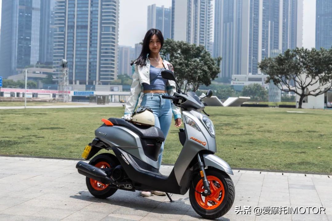 我还是个学生，但是我已经有车了